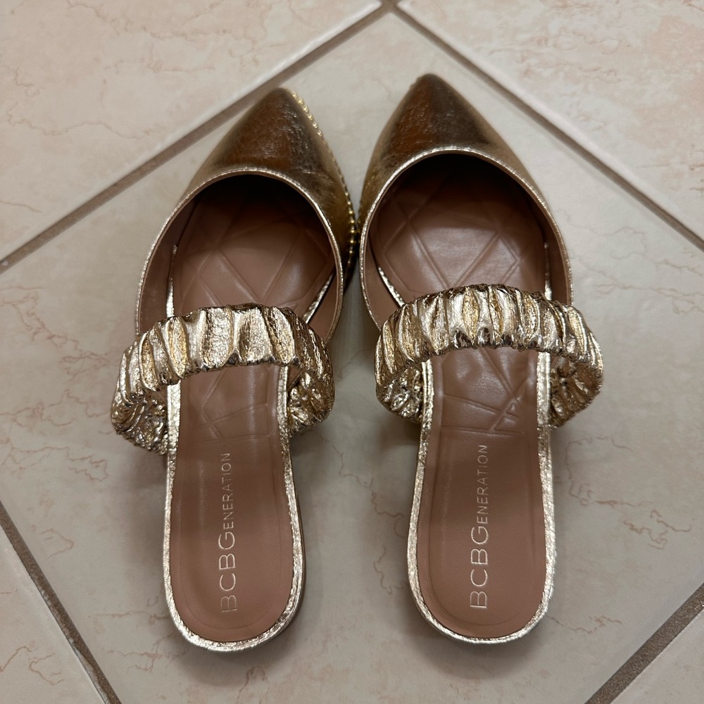 NEW BCBG Women's Gold Textured Mules - Picture 8 of 13